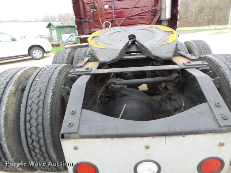 image for item DB1302 2001 Volvo VNL semi truck