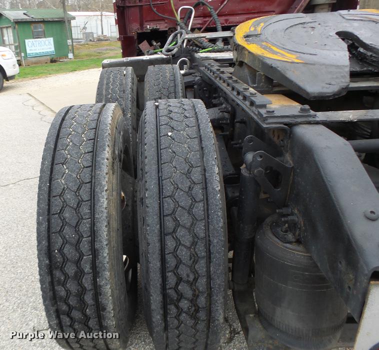 image for item DB1302 2001 Volvo VNL semi truck