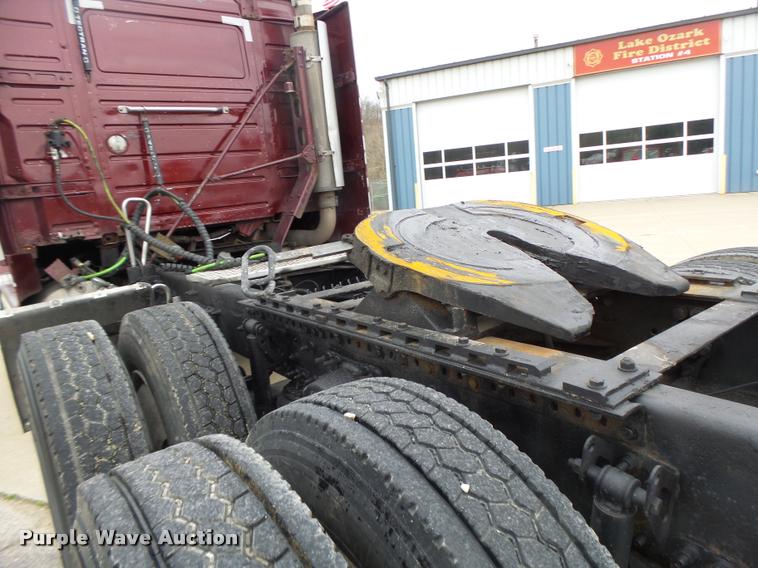 image for item DB1302 2001 Volvo VNL semi truck