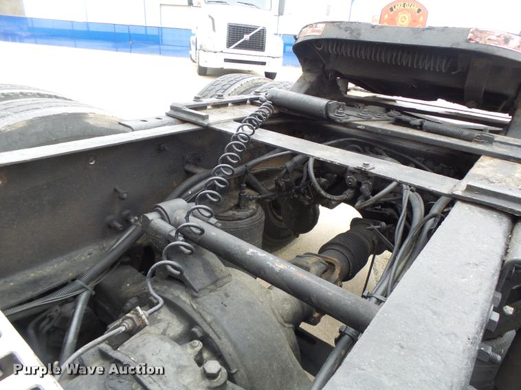 image for item DB1302 2001 Volvo VNL semi truck