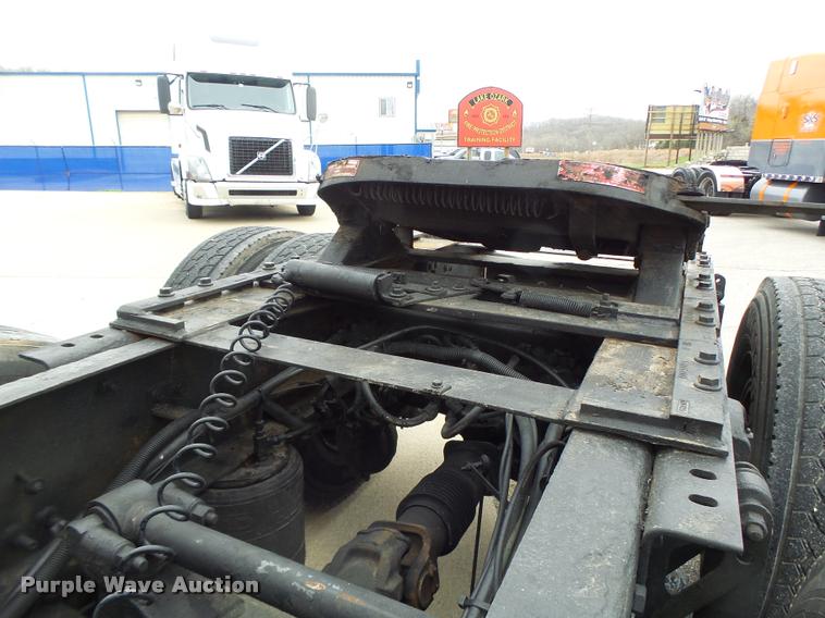 image for item DB1302 2001 Volvo VNL semi truck