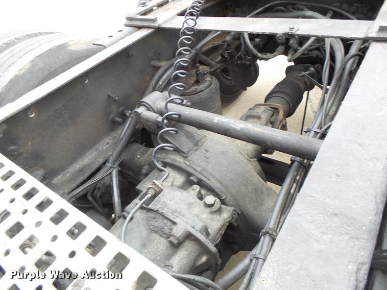 image for item DB1302 2001 Volvo VNL semi truck