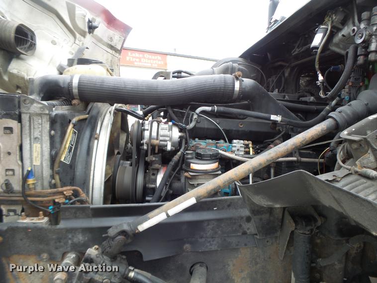 image for item DB1302 2001 Volvo VNL semi truck