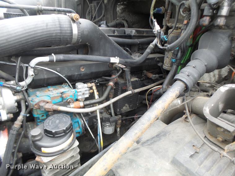 image for item DB1302 2001 Volvo VNL semi truck