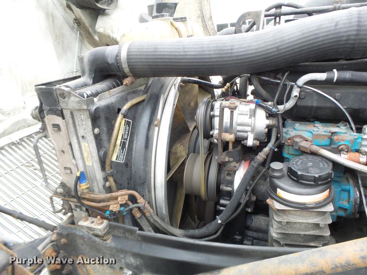 image for item DB1302 2001 Volvo VNL semi truck