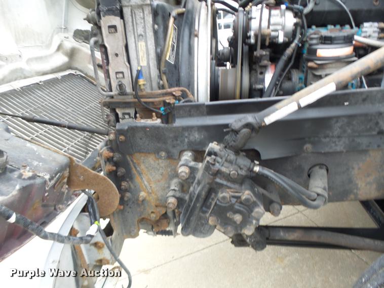 image for item DB1302 2001 Volvo VNL semi truck