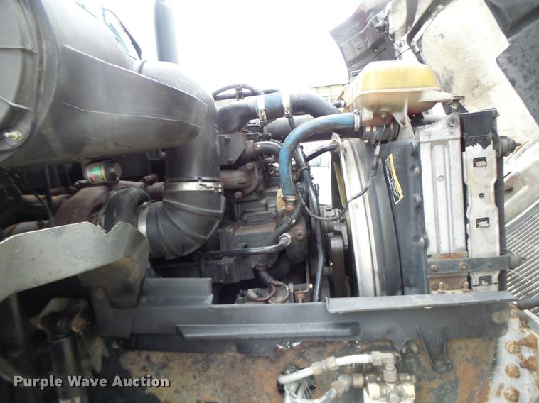 image for item DB1302 2001 Volvo VNL semi truck