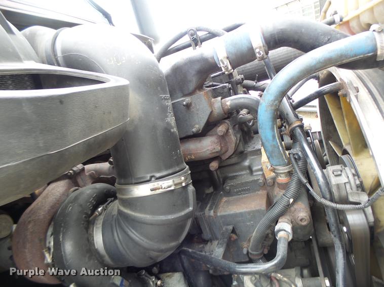 image for item DB1302 2001 Volvo VNL semi truck