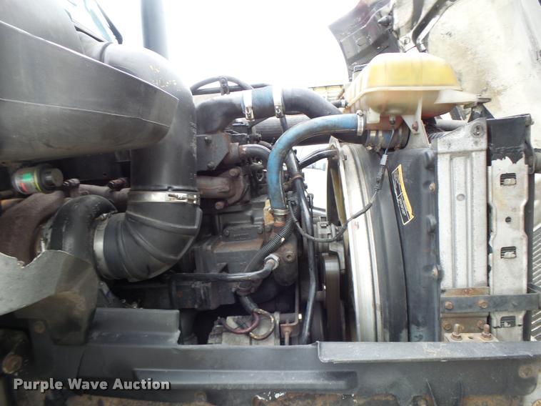 image for item DB1302 2001 Volvo VNL semi truck