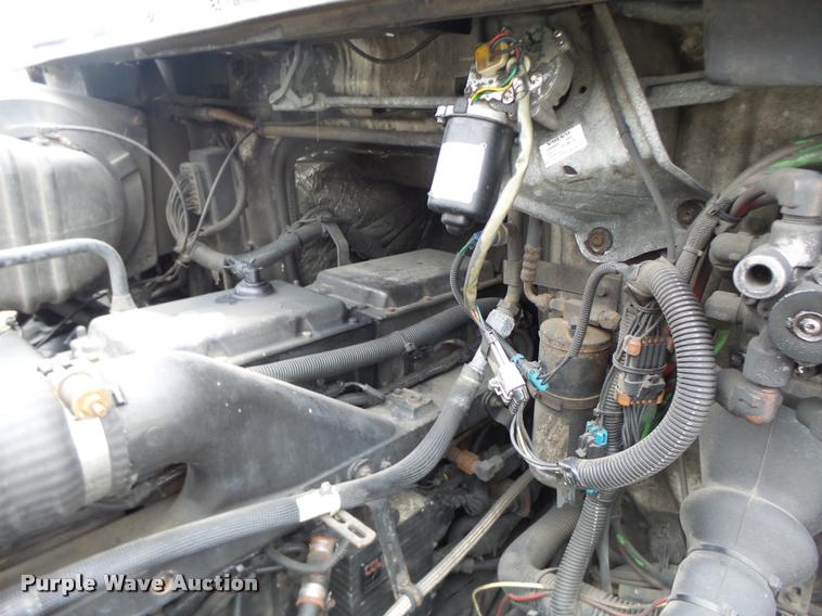 image for item DB1302 2001 Volvo VNL semi truck