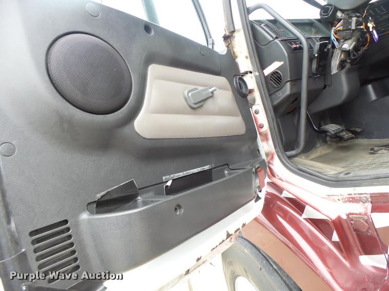 image for item DB1302 2001 Volvo VNL semi truck