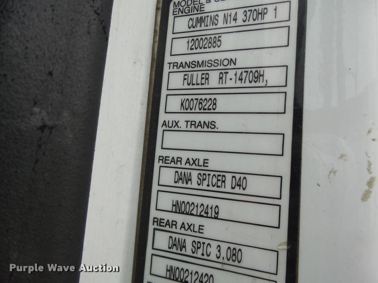 image for item DB1302 2001 Volvo VNL semi truck