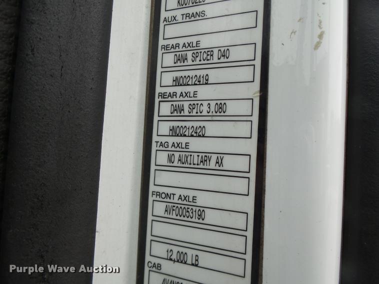 image for item DB1302 2001 Volvo VNL semi truck