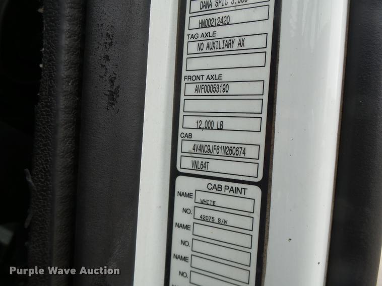 image for item DB1302 2001 Volvo VNL semi truck