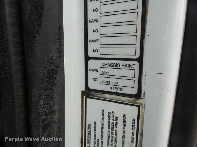 image for item DB1302 2001 Volvo VNL semi truck