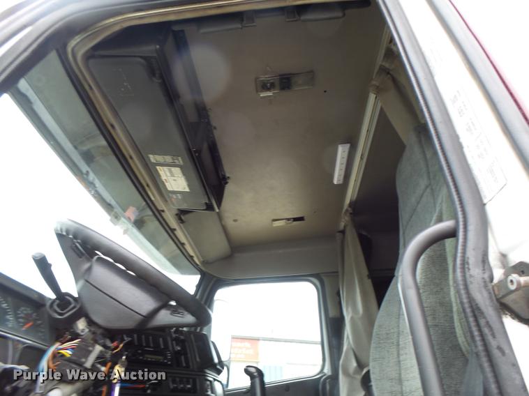 image for item DB1302 2001 Volvo VNL semi truck