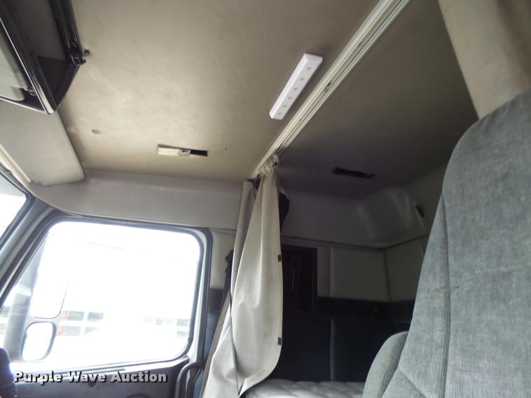 image for item DB1302 2001 Volvo VNL semi truck