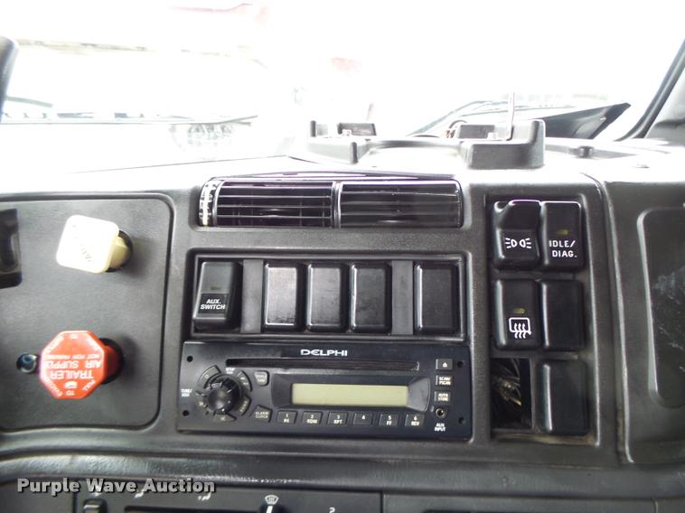 image for item DB1302 2001 Volvo VNL semi truck