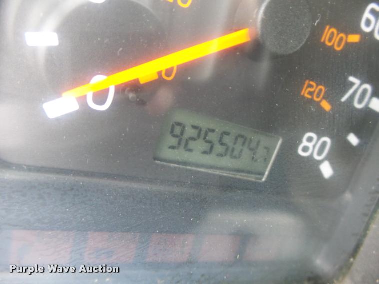 image for item DB1302 2001 Volvo VNL semi truck