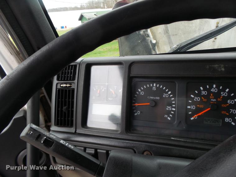 image for item DB1302 2001 Volvo VNL semi truck