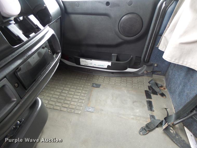 image for item DB1302 2001 Volvo VNL semi truck