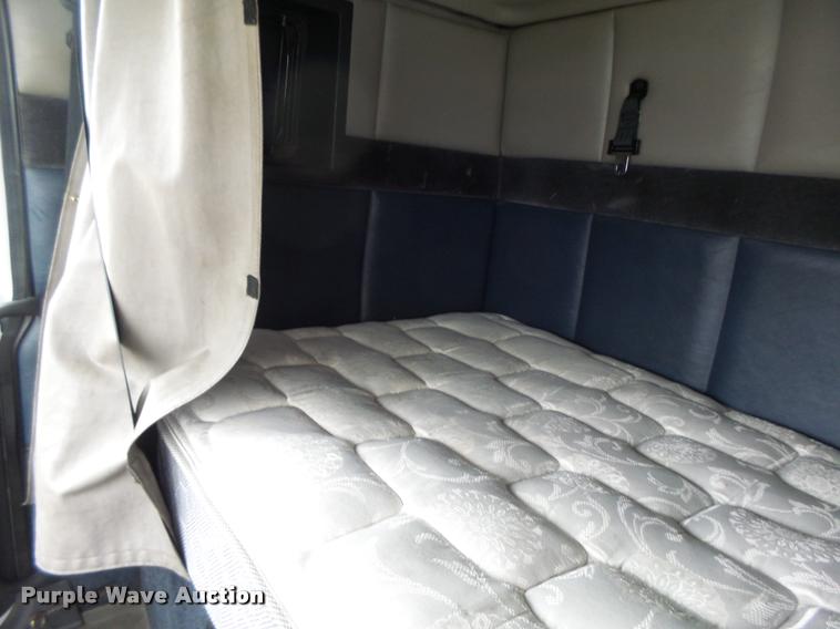 image for item DB1302 2001 Volvo VNL semi truck