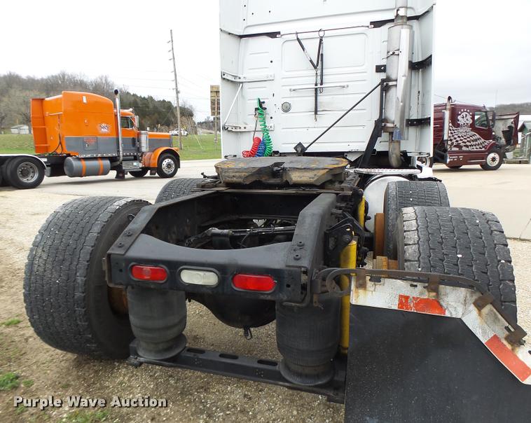 image for item DB1303 2006 Volvo VNL semi truck