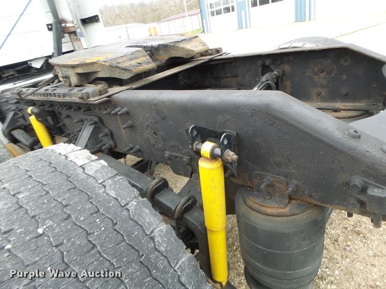 image for item DB1303 2006 Volvo VNL semi truck