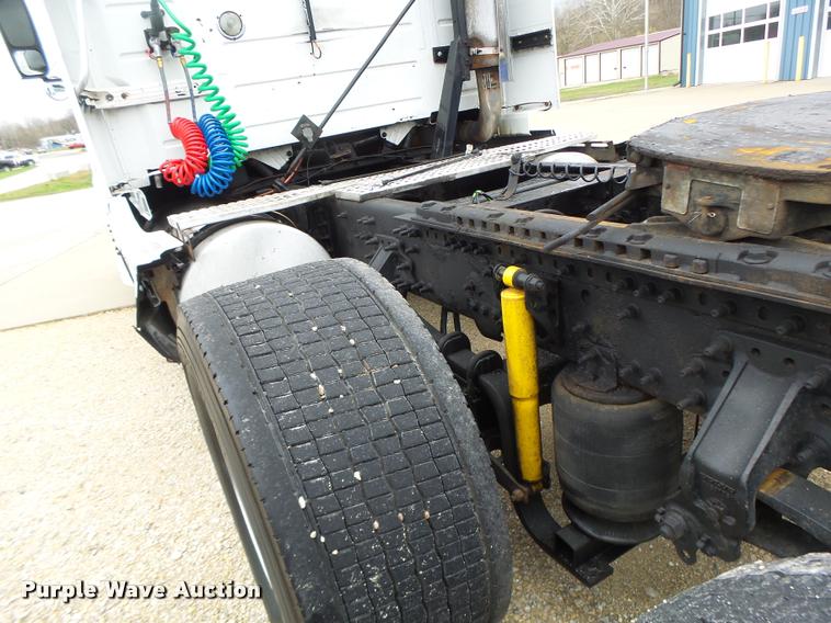 image for item DB1303 2006 Volvo VNL semi truck