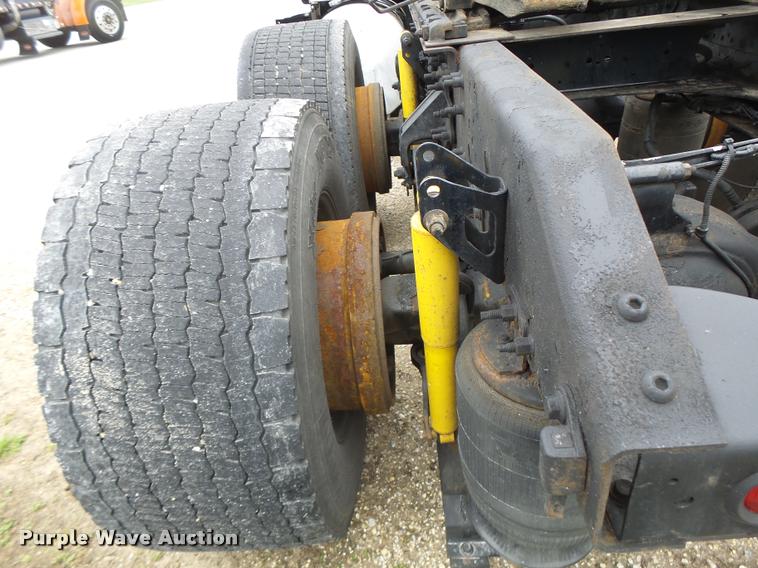 image for item DB1303 2006 Volvo VNL semi truck