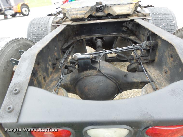 image for item DB1303 2006 Volvo VNL semi truck