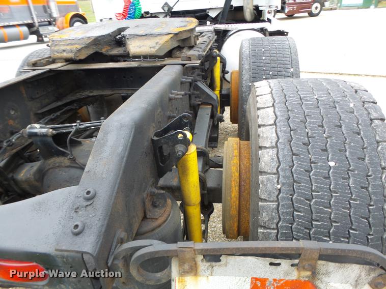 image for item DB1303 2006 Volvo VNL semi truck