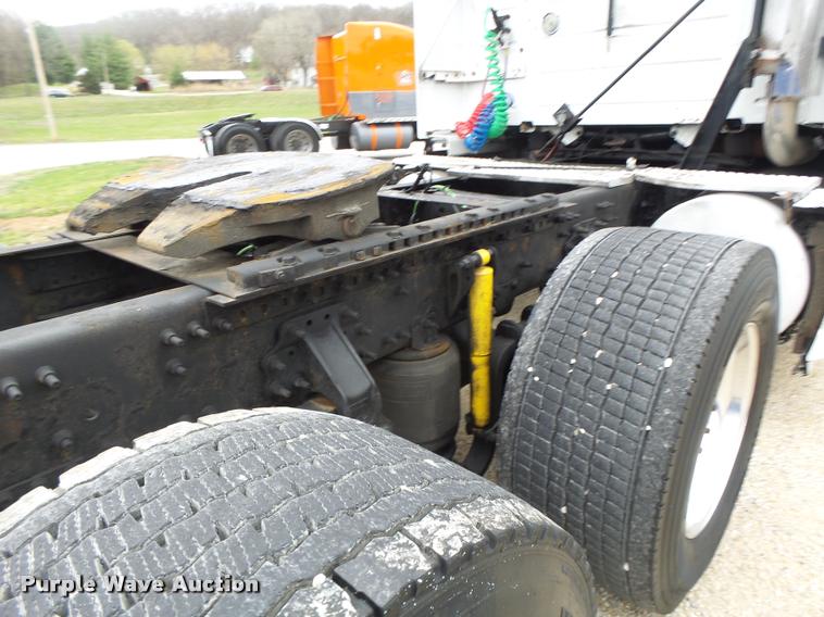 image for item DB1303 2006 Volvo VNL semi truck