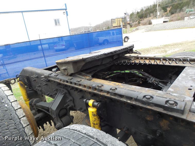 image for item DB1303 2006 Volvo VNL semi truck