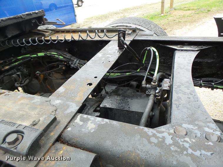 image for item DB1303 2006 Volvo VNL semi truck