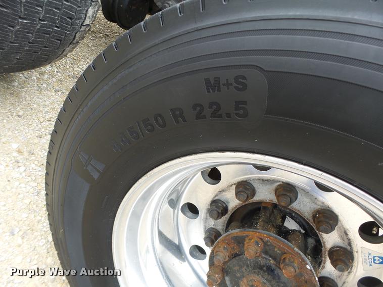 image for item DB1303 2006 Volvo VNL semi truck