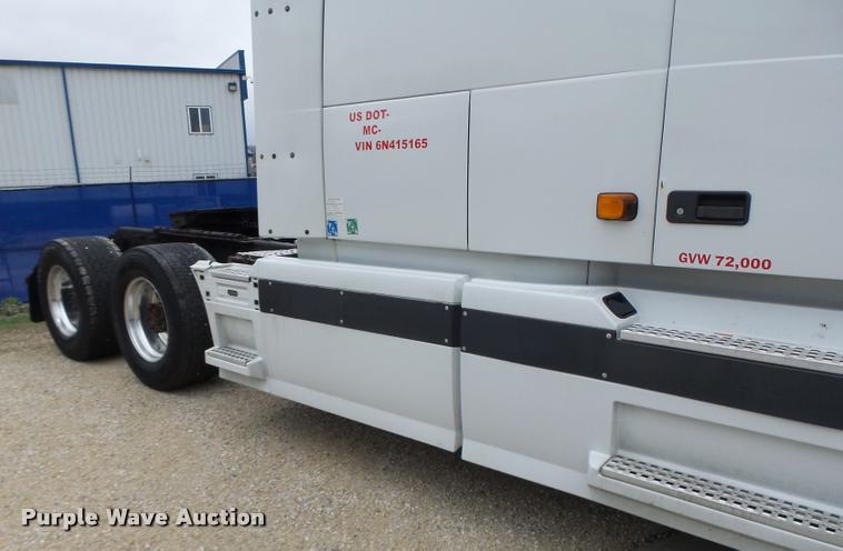 image for item DB1303 2006 Volvo VNL semi truck