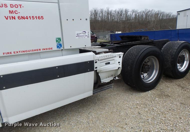 image for item DB1303 2006 Volvo VNL semi truck