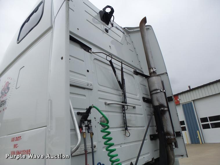 image for item DB1303 2006 Volvo VNL semi truck