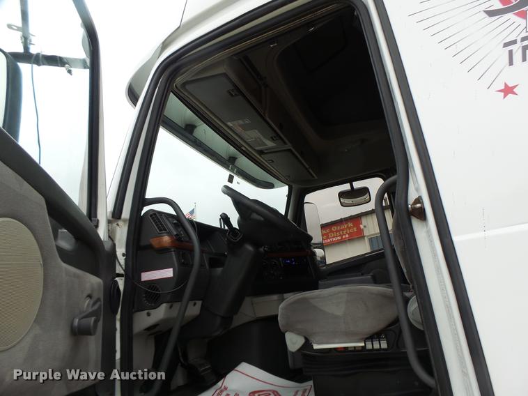 image for item DB1303 2006 Volvo VNL semi truck