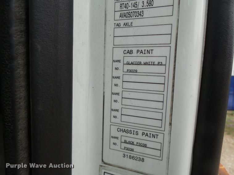 image for item DB1303 2006 Volvo VNL semi truck