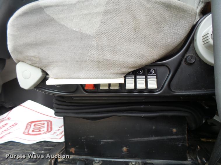 image for item DB1303 2006 Volvo VNL semi truck