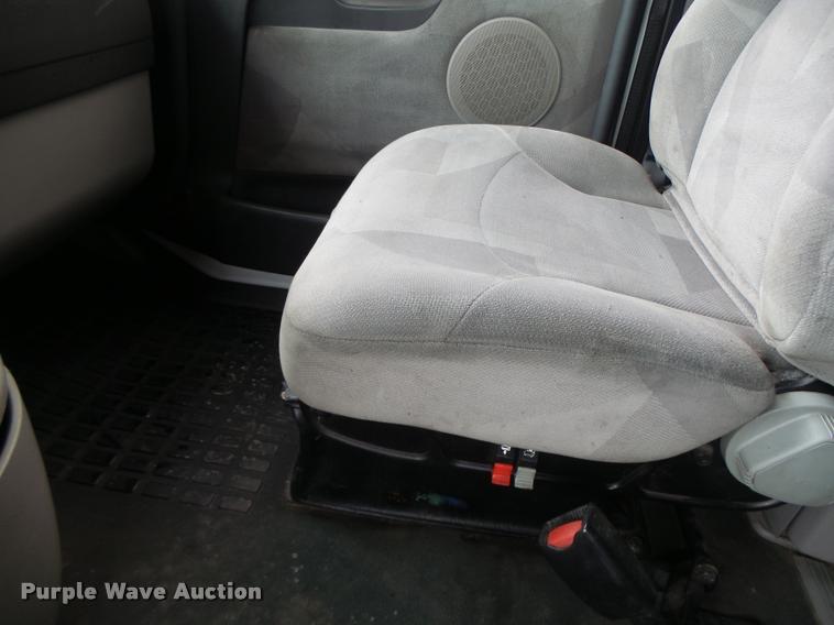 image for item DB1303 2006 Volvo VNL semi truck