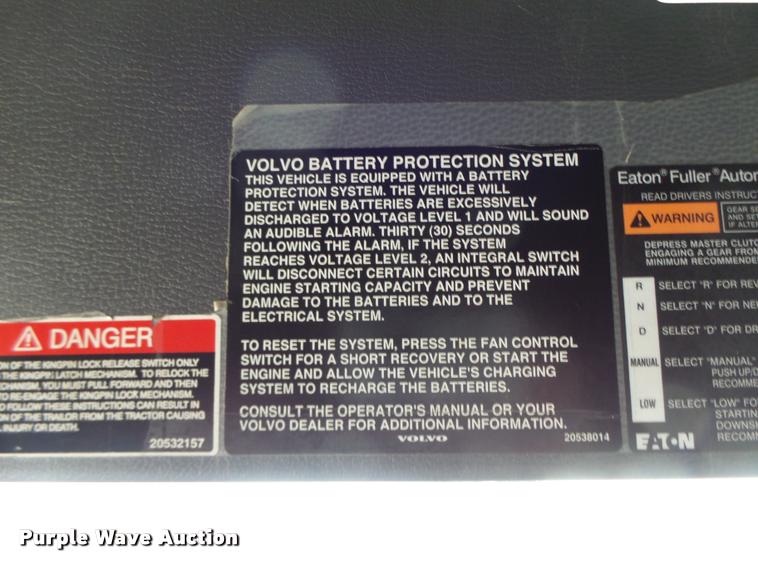 image for item DB1303 2006 Volvo VNL semi truck