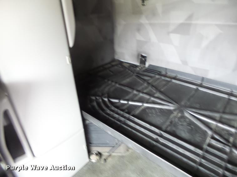 image for item DB1303 2006 Volvo VNL semi truck