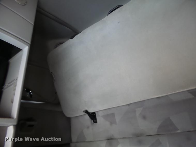 image for item DB1303 2006 Volvo VNL semi truck