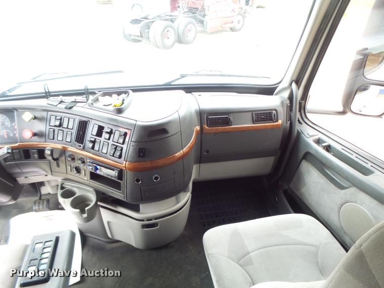 image for item DB1303 2006 Volvo VNL semi truck