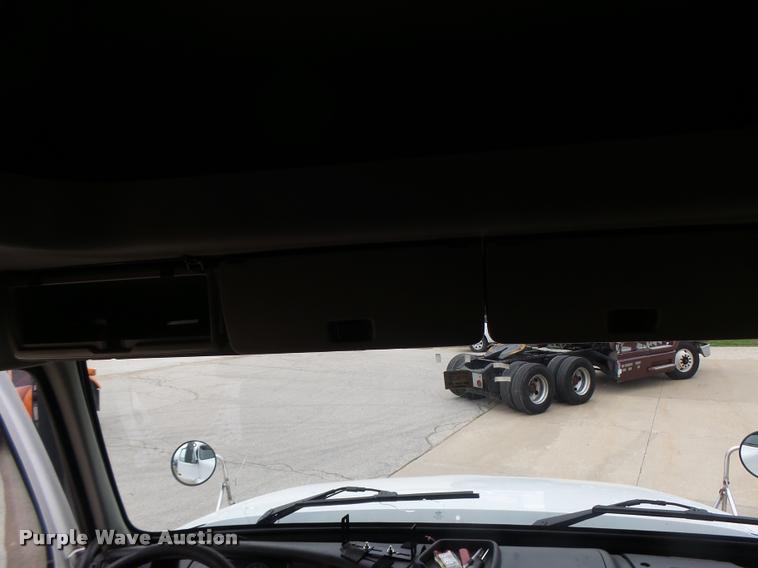 image for item DB1303 2006 Volvo VNL semi truck