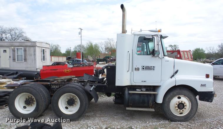 image for item F1858 1998 Volvo WG semi truck