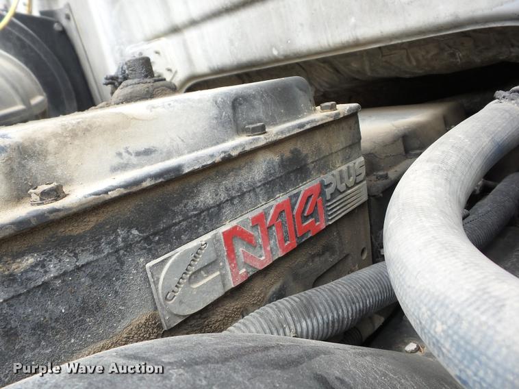 image for item F1858 1998 Volvo WG semi truck